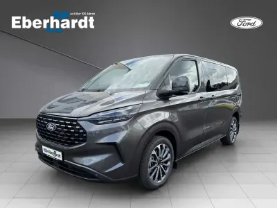 Neu Ford Tourneo Titanium X 170 PS (125 kW) 2026 Magneticgrau (metallic) Van / Kleinbus