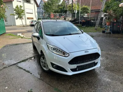 Gebraucht Ford Fiesta Titanium 101 PS (74 kW) 2017 Weiß Kleinwagen