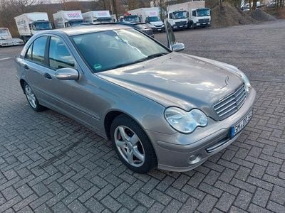 Gebraucht Mercedes C220 Classic 150 PS (110 kW) 2006 Gold Limousine