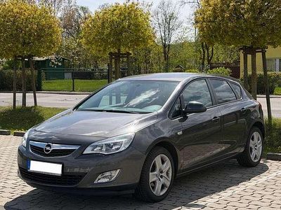 Second-hand Opel Astra Design Edition 116 CP (85 kW) 2011 Gri Hatchback