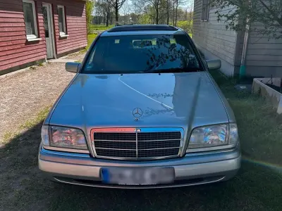 Gebraucht Mercedes C220 150 PS (110 kW) 1996 Silber Limousine