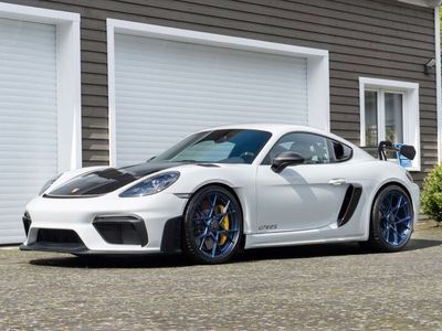 Porsche Cayman GT4