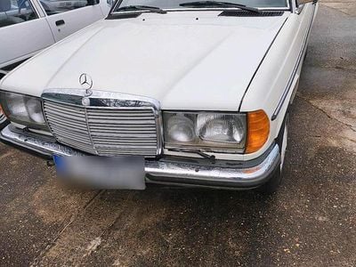 Gebraucht Mercedes 230 136 PS (100 kW) 1983 Weiß Coupé