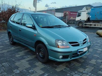 Nissan Almera Tino