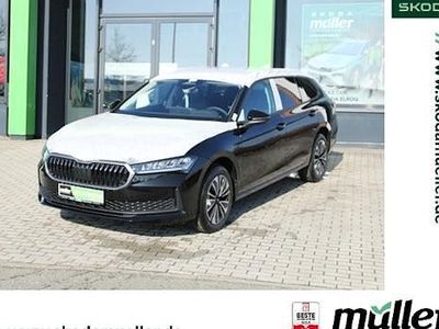 Neu Skoda Superb Essence 150 PS (110 kW) 2025 Schwarz (onyx schwarz metallic) Kombi