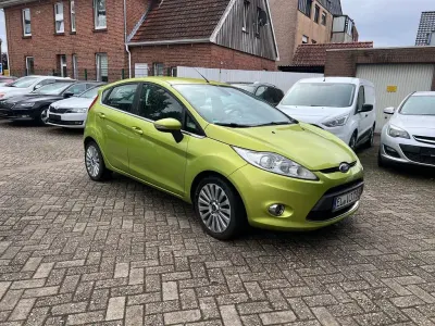 Gebraucht Ford Fiesta Titanium 95 PS (69 kW) 2010 Grün Limousine