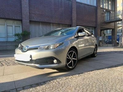 Second-hand Toyota Auris Touring Sports 136 CP (100 kW) 2017 Gri Break