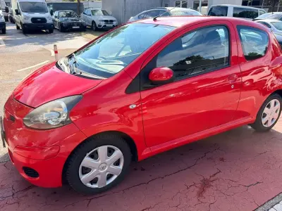 Gebraucht Toyota Aygo Cool 68 PS (50 kW) 2009 Rot Kleinwagen