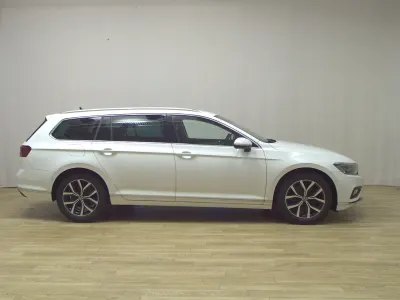 Second-hand VW Passat Elegance 200 CP (147 kW) 2021 Alb Break