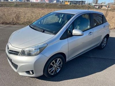 Gebraucht Toyota Yaris Trend 99 PS (72 kW) 2014 Silber Kleinwagen