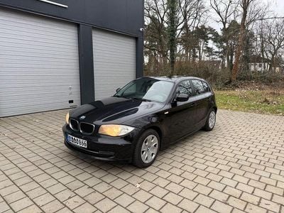 Gebraucht BMW 116 122 PS (89 kW) 2011 Schwarz Kleinwagen