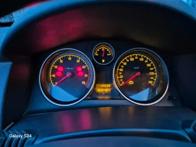 Używany Opel Astra Sport 116 KM (85 kW) 2009 Srebrny Kombi