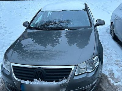 Grau Gebraucht 2005 VW Passat Limousine | 1.800 €