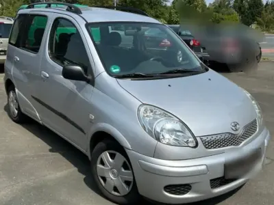 Gebraucht Toyota Yaris 87 PS (63 kW) 2004 Silber Kombi
