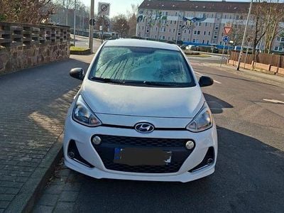 Gebraucht Hyundai i10 Trend 67 PS (49 kW) 2019 Weiß Kleinwagen