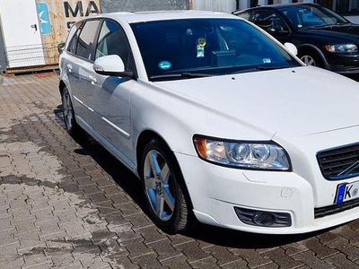 Weiß Gebraucht 2011 Volvo V50 Kinetic Kombi | 4.800 € (Fairer Preis)