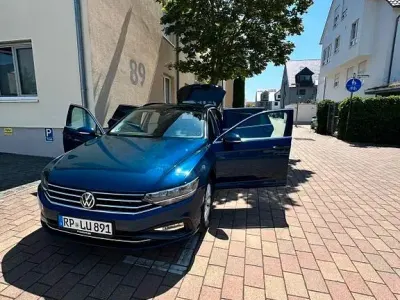 Gebraucht VW Passat Business 150 PS (110 kW) 2022 Blau Kombi