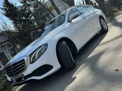 Używany Mercedes E220 194 KM (142 kW) 2017 Biały Kombi
