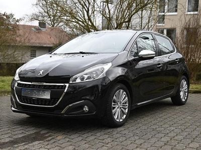 Gebraucht Peugeot 208 Active 83 PS (61 kW) 2016 Schwarz Kleinwagen
