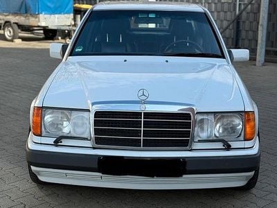 Gebraucht Mercedes 300 190 PS (139 kW) 1990 Weiß Limousine