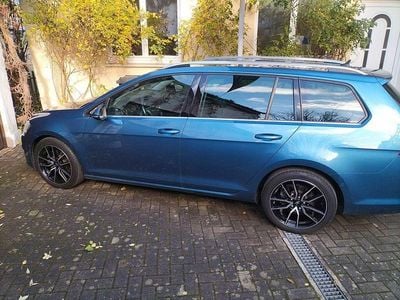 Blau Gebraucht 2015 VW Golf VII Highline Kombi | 12.500 €