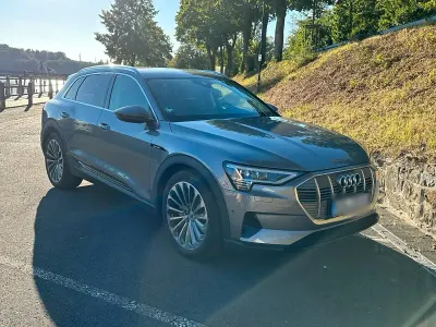 Gebraucht Audi e-tron Comfort 230 kW (313 PS) 2020 Grau SUV