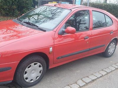 Rot Gebraucht 1997 Renault Mégane Limousine | 499 €