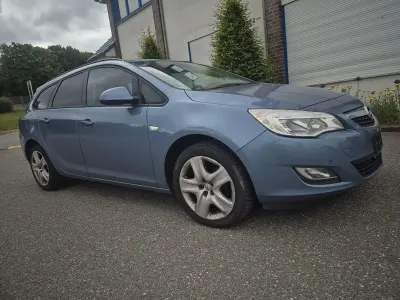 Gebraucht Opel Astra 115 PS (84 kW) 2011 Grün Kombi
