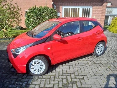 Usata Toyota Aygo 72 CV (52 kW) 2021 Rosso Utilitaria