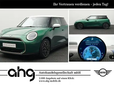 Begagnad Mini Cooper Favoured 135 kW (184 HK) 2024 Grön Halvkombi