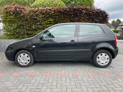 Używany VW Polo Comfortline 64 KM (47 kW) 2002 Czarny Sedan/Limuzyna