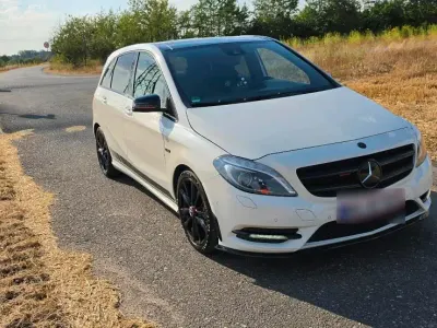 Gebraucht Mercedes B200 136 PS (100 kW) 2012 Weiß Kleinwagen