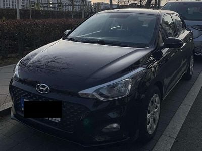 Gebraucht Hyundai i20 Pure 75 PS (55 kW) 2020 Schwarz Kleinwagen