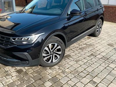 Gebraucht VW Tiguan Active 150 PS (110 kW) 2023 Schwarz SUV