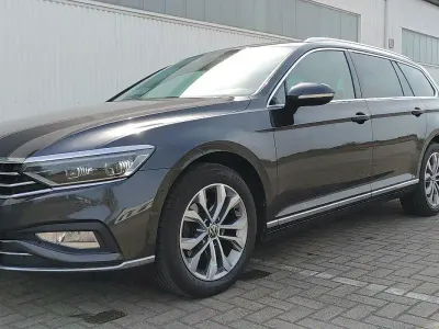 Gebraucht VW Passat Elegance 150 PS (110 kW) 2021 Grau Kombi