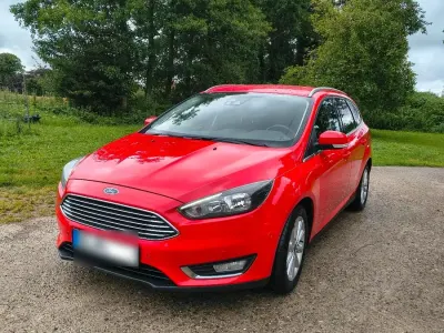 Gebraucht Ford Focus Titanium 120 PS (88 kW) 2015 Rot Kombi
