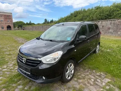 Gebraucht Dacia Lodgy Celebration 107 PS (78 kW) 2014 Schwarz Van / Kleinbus