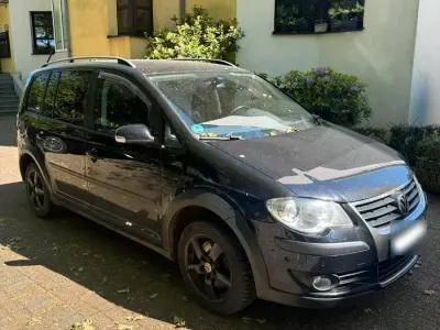 Używany VW Touran Cross 2009 Czarny Minivan