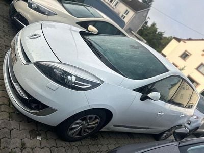 Weiß Gebraucht 2012 Renault Scénic III Dynamique Van / Kleinbus | 2.650 € (Fairer Preis)