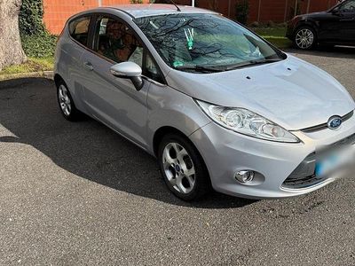 Gebraucht Ford Fiesta Titanium 82 PS (60 kW) 2011 Grau Kleinwagen