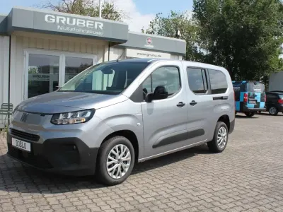 Neu Fiat Doblò 131 PS (96 kW) 2026 Grau Van / Kleinbus