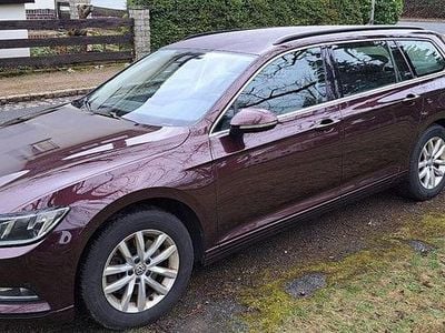 Gebraucht VW Passat Trendline 120 PS (88 kW) 2016 Rot Kombi