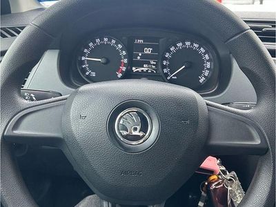 Weiß Gebraucht 2015 Skoda Fabia Active Kleinwagen | 6.800 € (Etwas zu teuer)