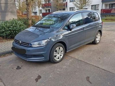 Grau Gebraucht 2020 VW Touran Comfortline Van / Kleinbus | 21.900 € (Guter Preis)