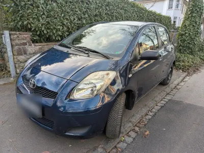 Gebraucht Toyota Yaris 69 PS (50 kW) 2011 Blau Kleinwagen
