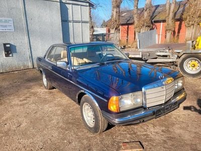 Gebraucht Mercedes 230 140 PS (102 kW) 1980 Blau Coupé