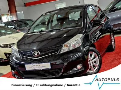 Gebraucht Toyota Yaris Design 69 PS (50 kW) 2013 Black mica / ink (metallic) Kleinwagen
