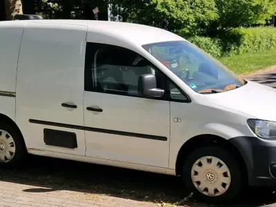 Second-hand VW Caddy 102 CP (75 kW) 2011 Alb Monovolum