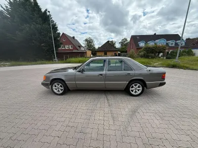 Gebraucht Mercedes 230 131 PS (96 kW) 1991 Grau Limousine