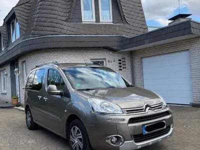 Gebraucht Citroën Berlingo 92 PS (67 kW) 2015 Schwarz Van / Kleinbus